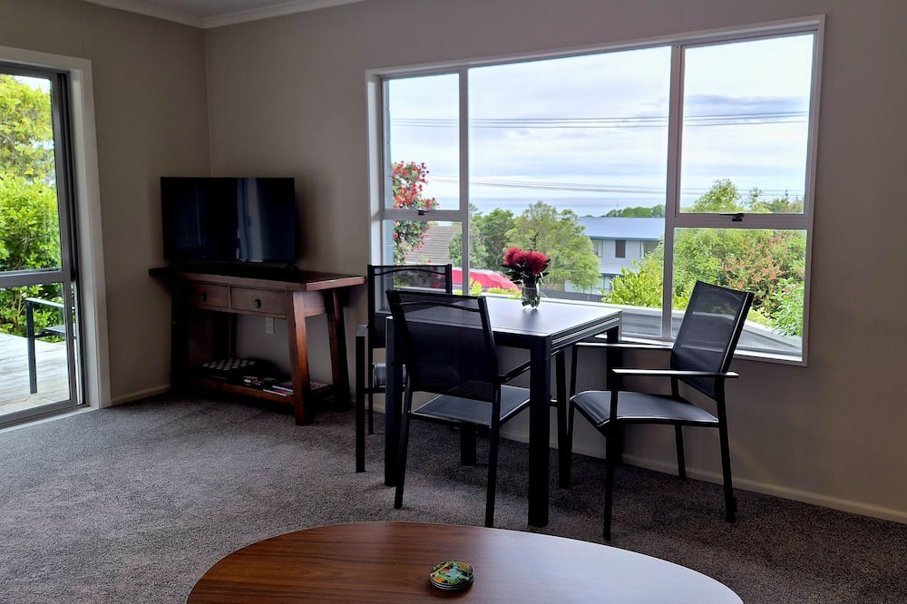 Kaikoura Apartment | Centrally located Hilltop Apartment