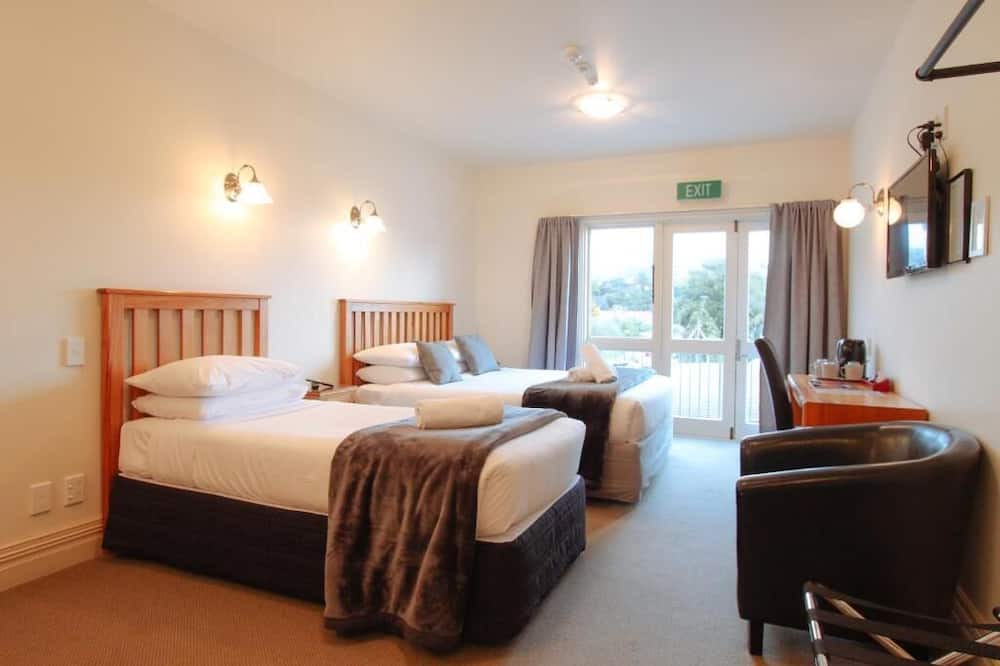 Akaroa Hotel | The Grand Hotel & Bar