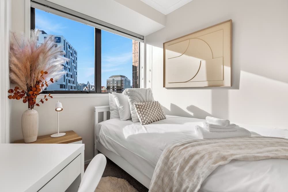Grafton Apartment | 3BR Prime Spot Walk Everywhere by Zodiak