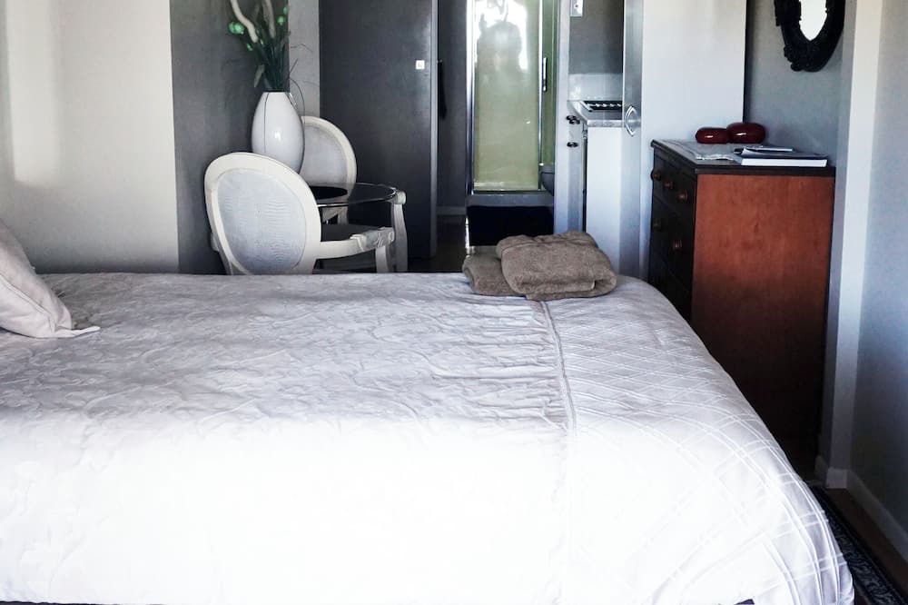 Whitianga Hotel | Nana Glad's Beach Front Accommodation