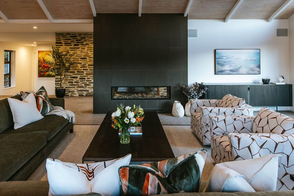 Wanaka House | The Clearview House - Lake Views
