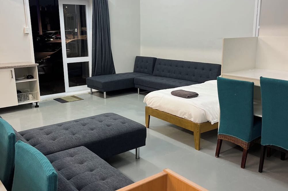 Auckland Apartment | 2 Double 3 Single 2 Sofa Beds Studio