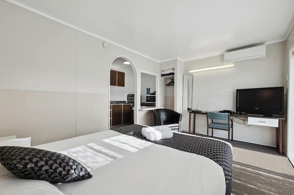 New Plymouth Hotel | Flamingo Motel
