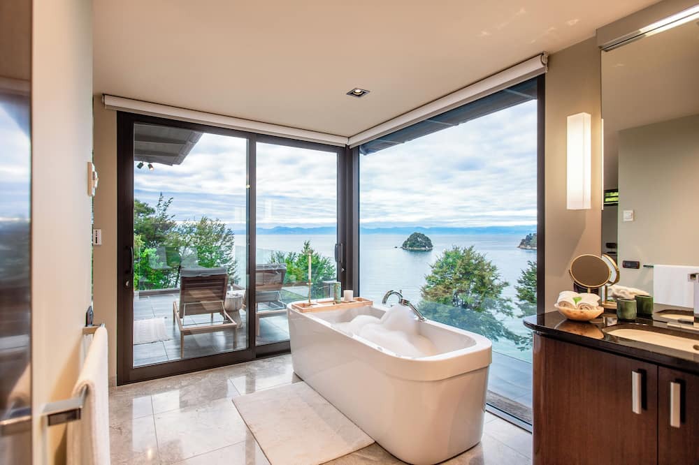 Ngaio Bay Villa | Exclusive Suite - Ocean Views & Beach