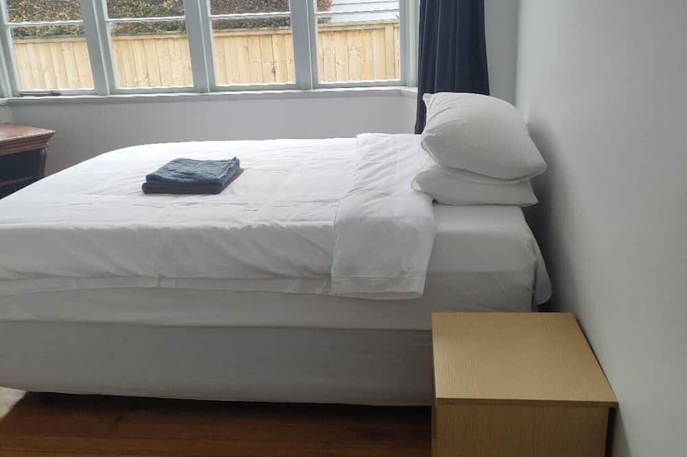 Mount Albert House | 3 Bedroom House