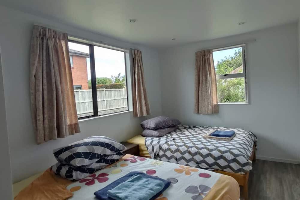 Mount Albert Ski Chalet | 4 double and 2 Sofa Beds in 2 Bedroom