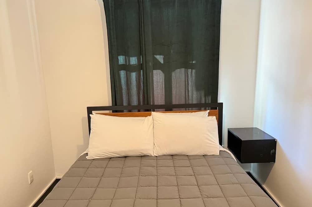 Edgeware Hotel | 301 Bealey Ave Motel