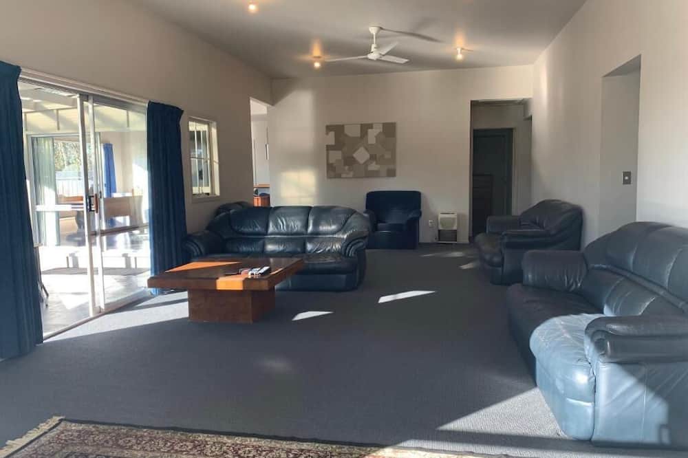 Yaldhurst Cabin | Spires Barn Lodge