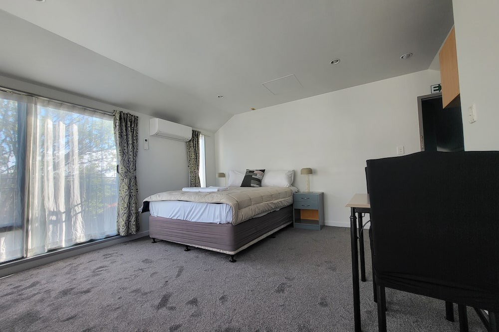 Sherborne Street Hotel | Courtesy Court Motel