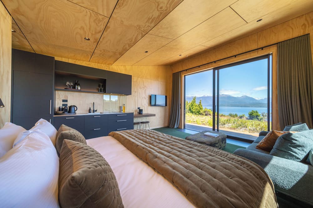 Te Anau Cabin | Tukare Lookout