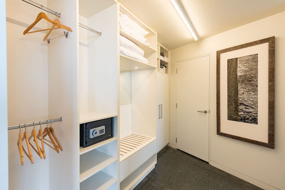 Cable Bay Apartment | Cable Bay Stays – Golden Sand and Driftwood Beachfront Accommodation