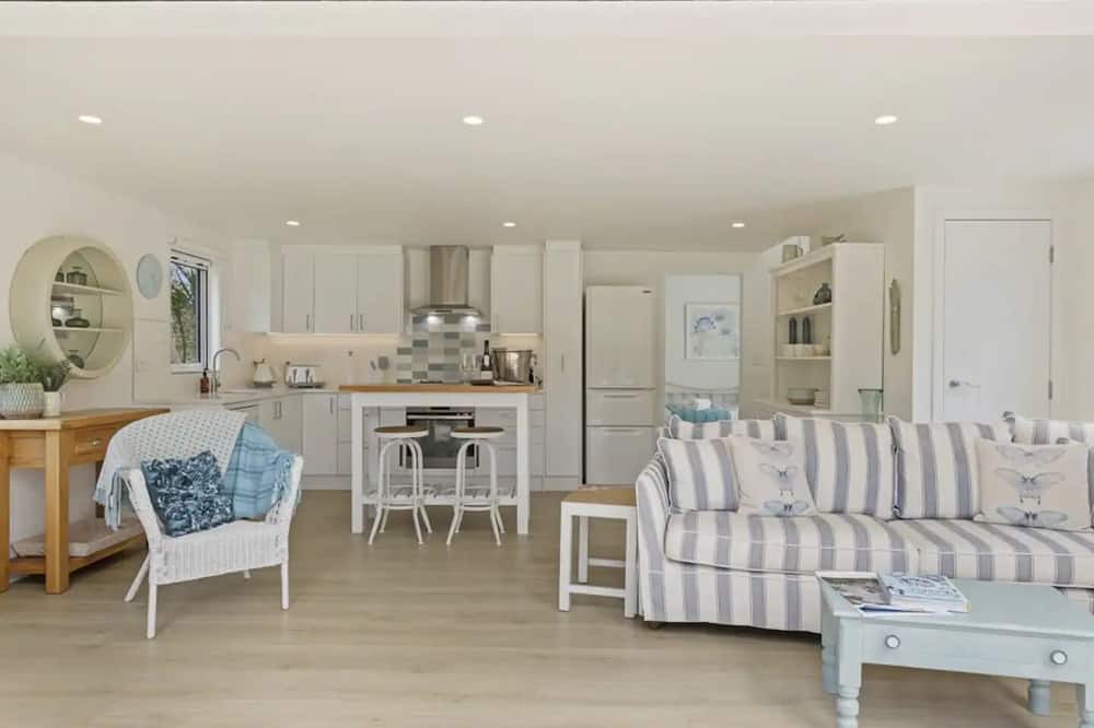 Leigh Cottage | Songbird Cottage - a luxury dog friendly hideaway
