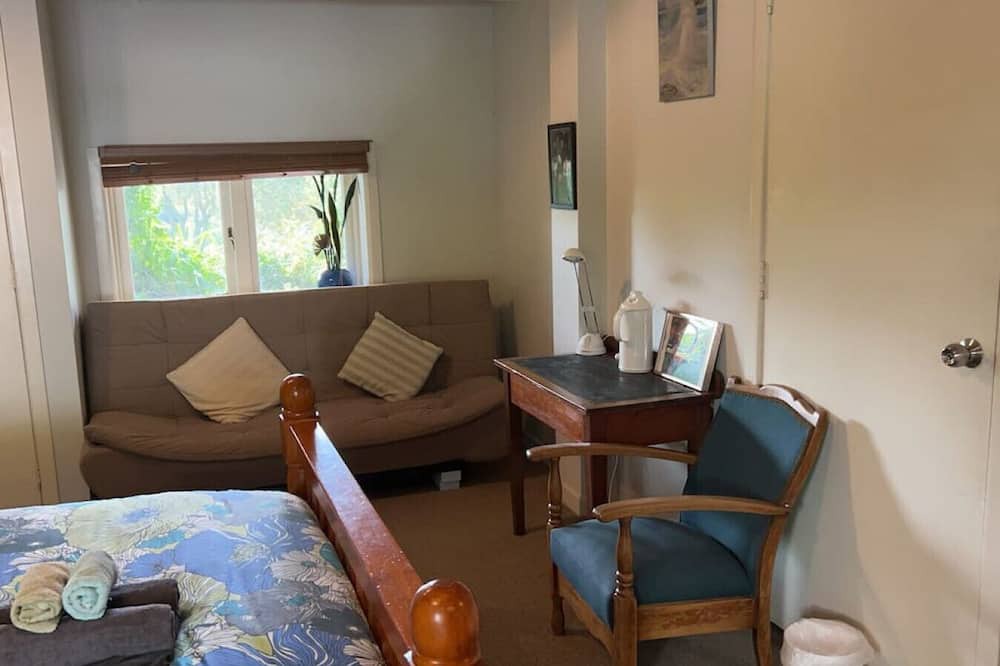 Epsom Apartment | 1 Beds including 1 Sofa Bed Studio
