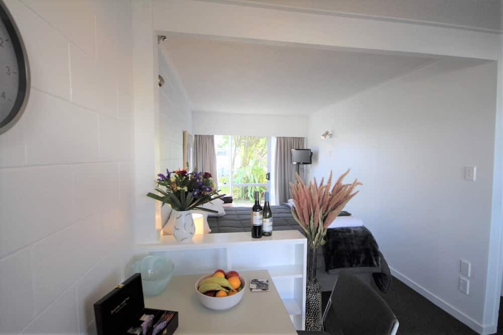 Saint Kilda Hotel | Beach lodge motel