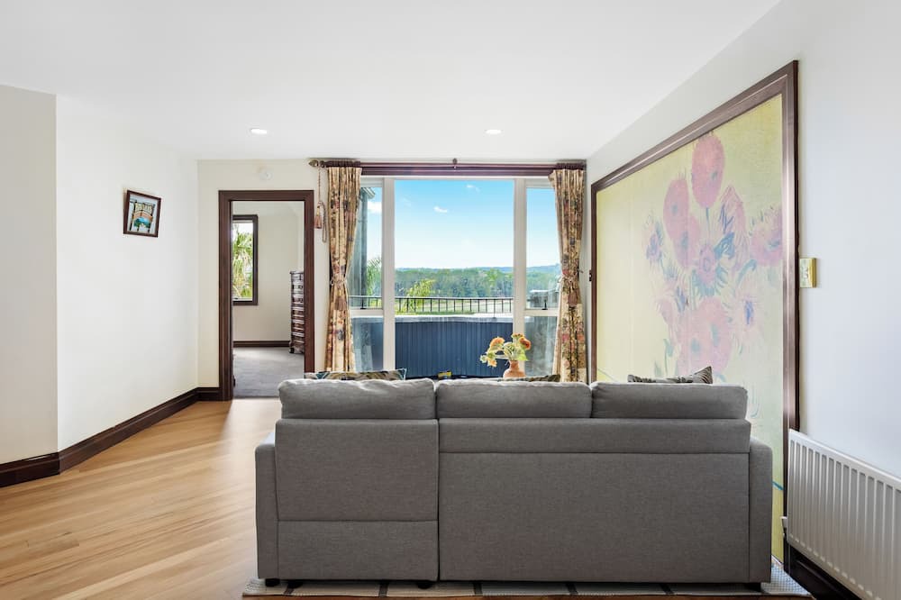 Whitford Villa | Countryside Zen Estate - Views and Pool