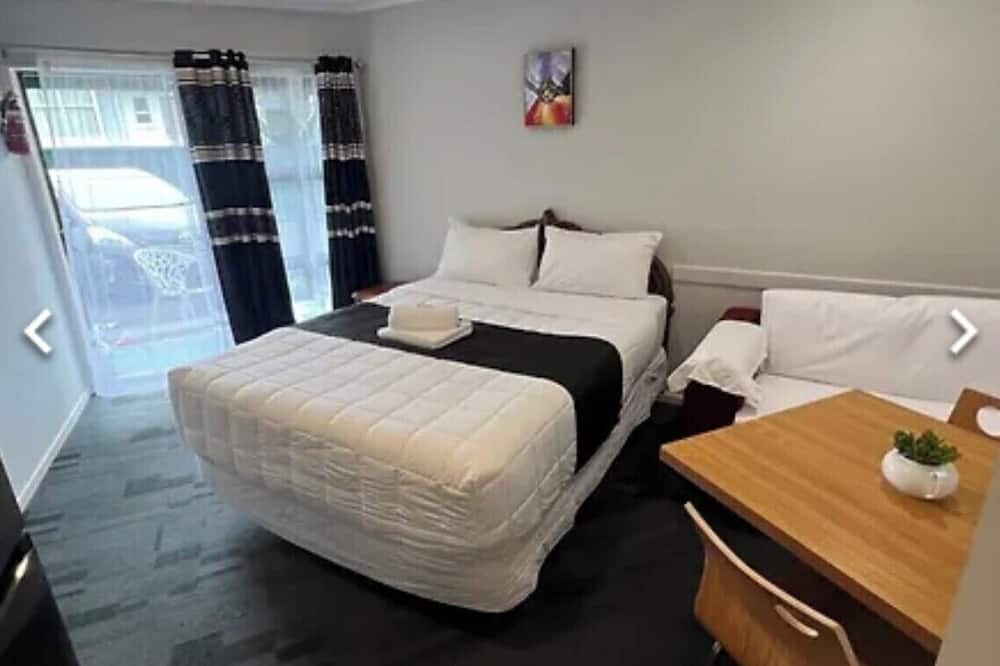 Papakura Hotel | monument motor lodge