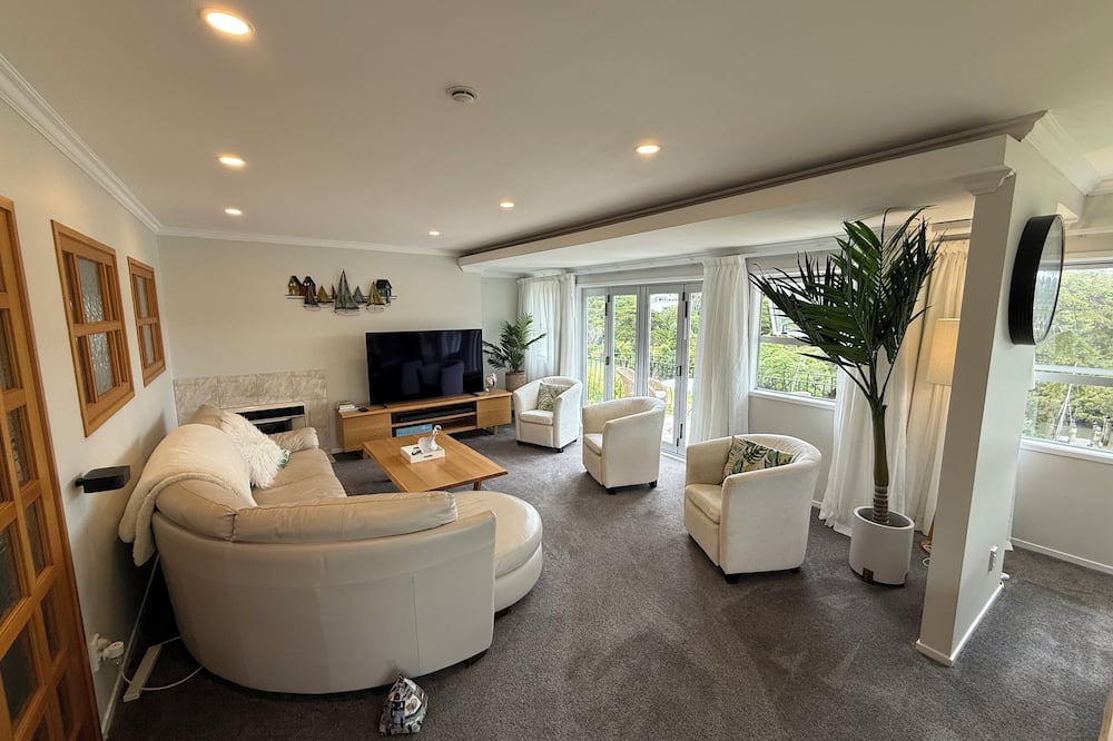 Torbay Apartment | Waiake Beach Apartments