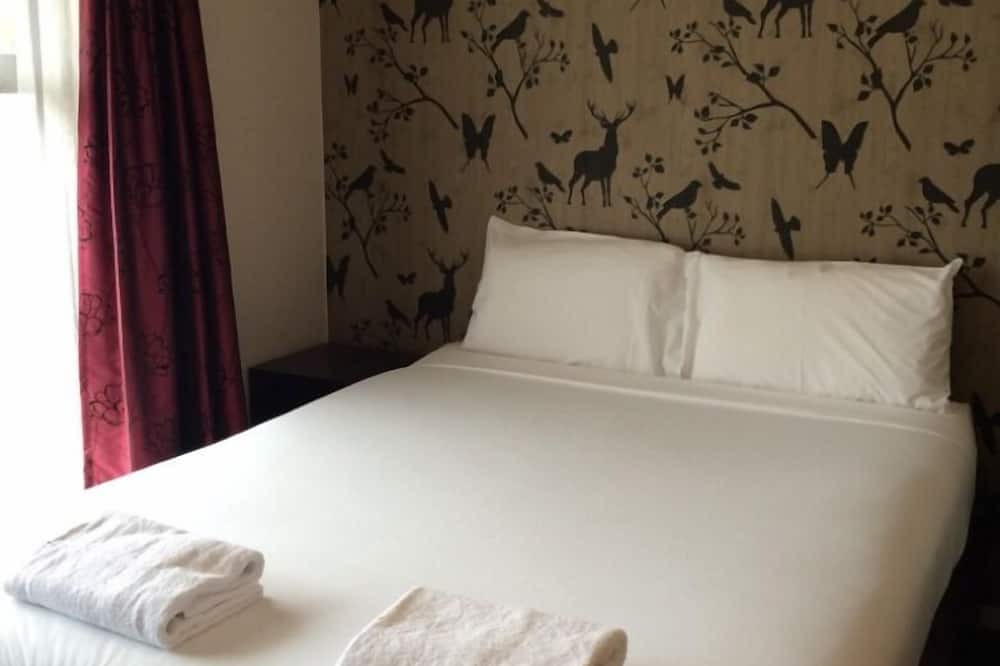 Hilltop Hotel | Stag Park Accommodation