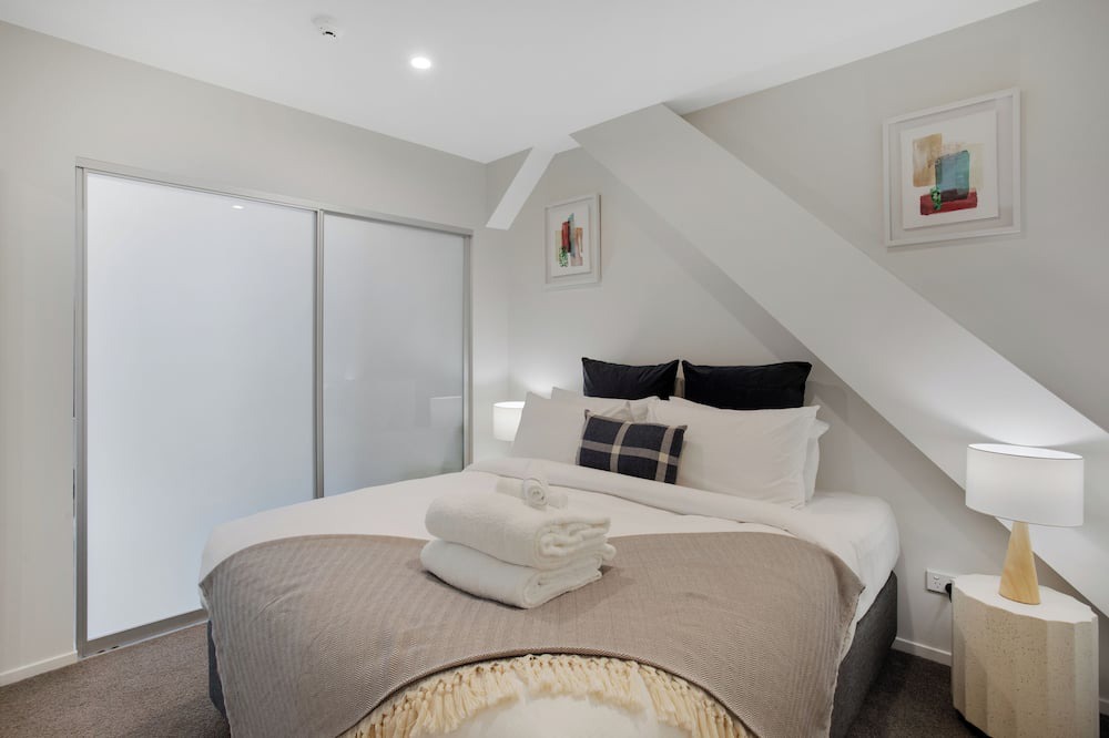 Parnell Apartment | Augustus Harmony Apartment with Parking
