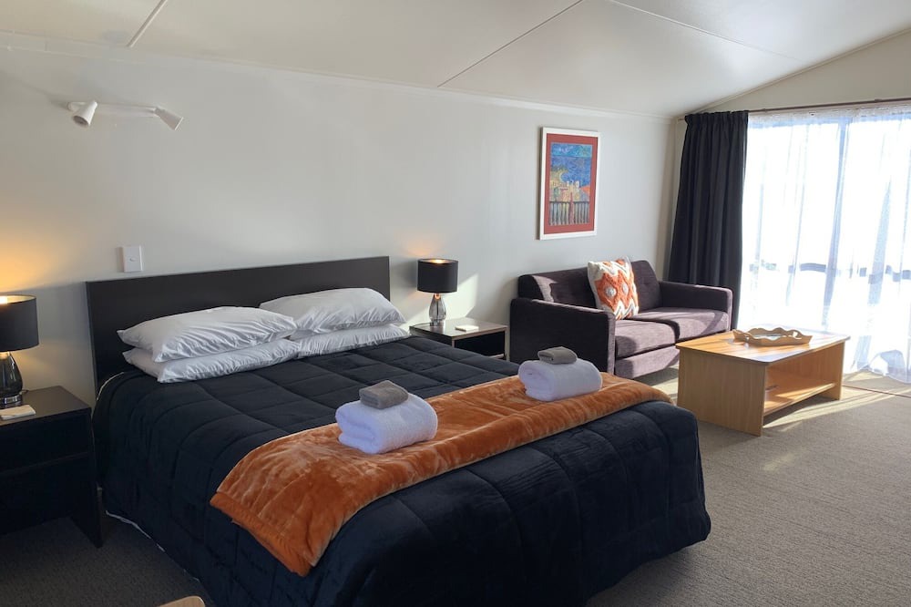 Lowburn Hotel | Anderson Park Motel
