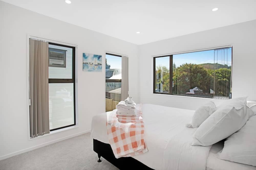 Mount Eden House | Style Serenity Townhouse with Parking and Air-con