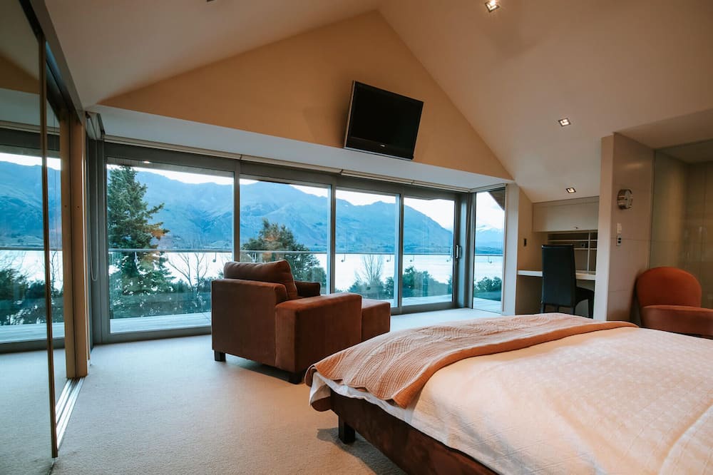 Wanaka House | Lakeside Rd - Lake Views - Sleeps 10
