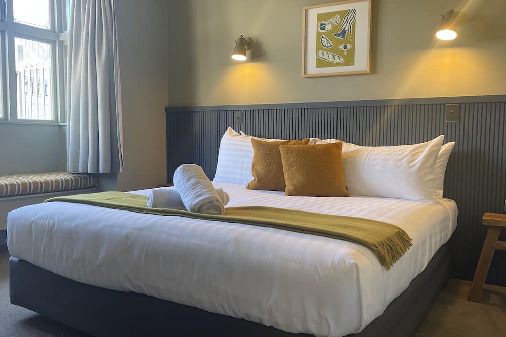 Merivale Hotel | The Elmwood Motel