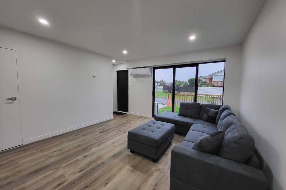 Manurewa House | KTC modern, sleek and cozy house.