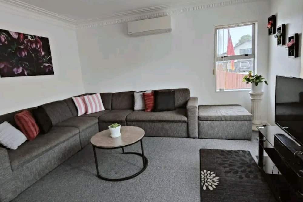 Papatoetoe House | Home close to Amenities and Airport