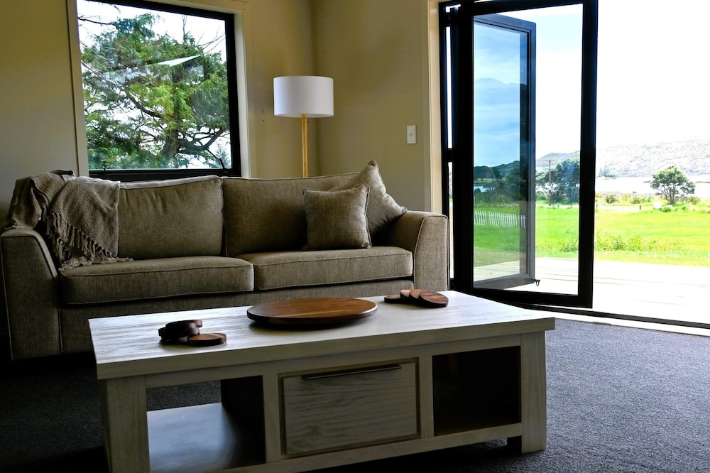 Waitomo District House | Mee ‘N G’s Boat Shed Marokopa’s finest luxury stay!