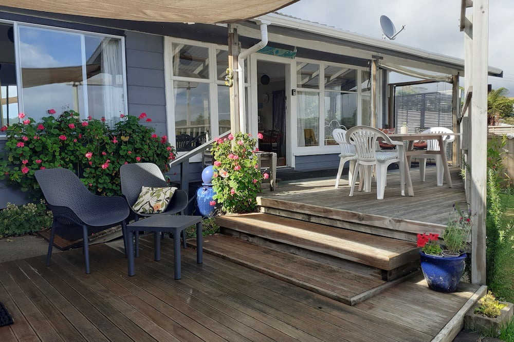 Raglan House | Loving Life Retreat