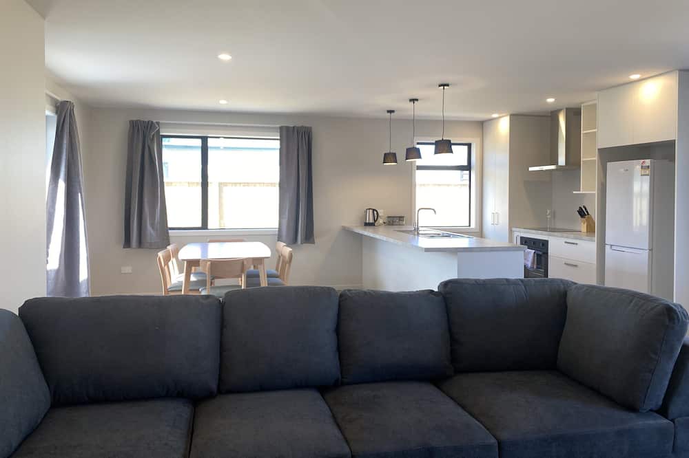 Oamaru House | Just like home (Brand New!)