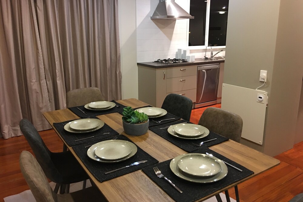 Oamaru House | The Sea View BnB