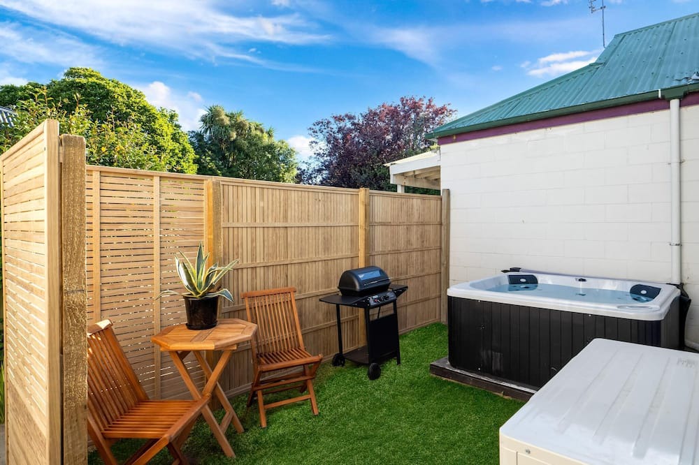 Sydenham House | Unit with Spa Bath Close to City