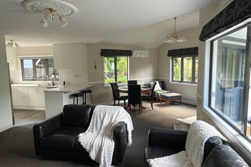 Upper Hutt House | Peaceful haven close to Upper Hutt activities