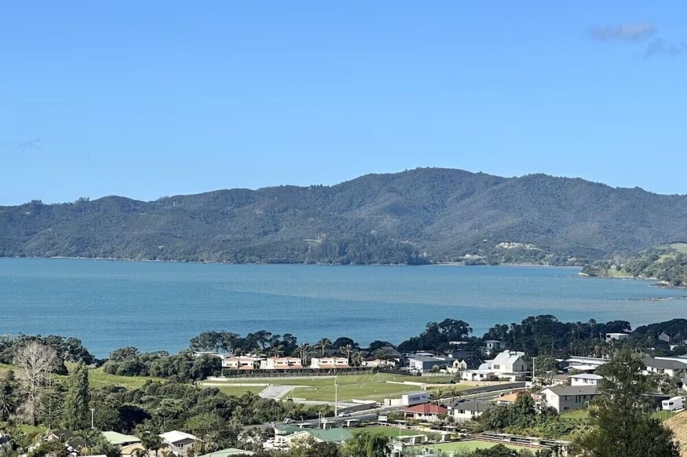 Cable Bay House | Breath taking views, lots of room for whole family/friends for fun in the sun