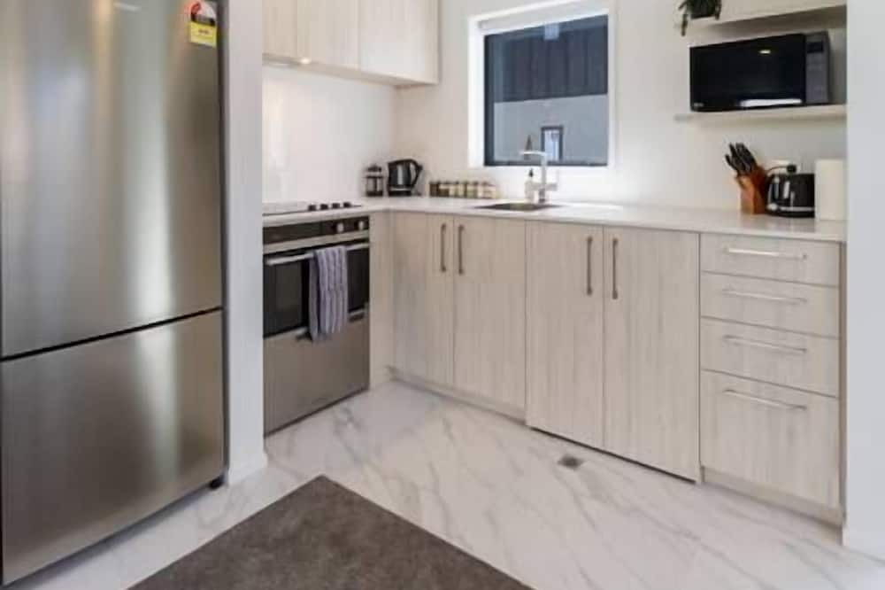 Upper Riccarton House | Botanic Bliss Townhouse- 2bed 2bed w/park