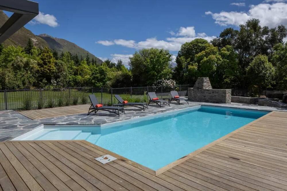 Wanaka Apartment | Luxury Eco Apt w/Pool, Gym & Sauna - Adults only