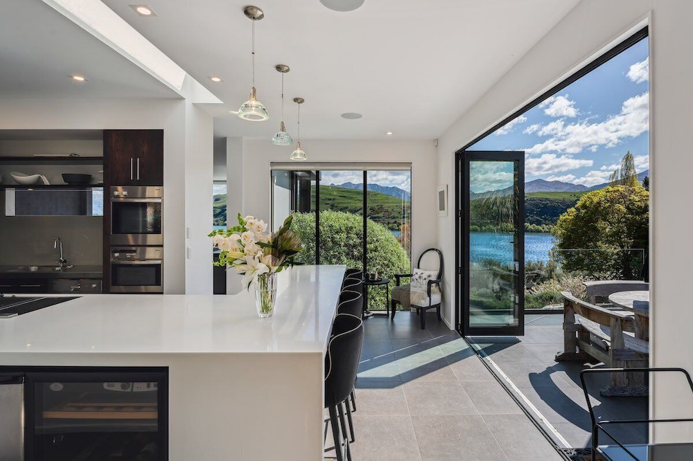 Lake Hayes House | Hawthorne House - Lake Views