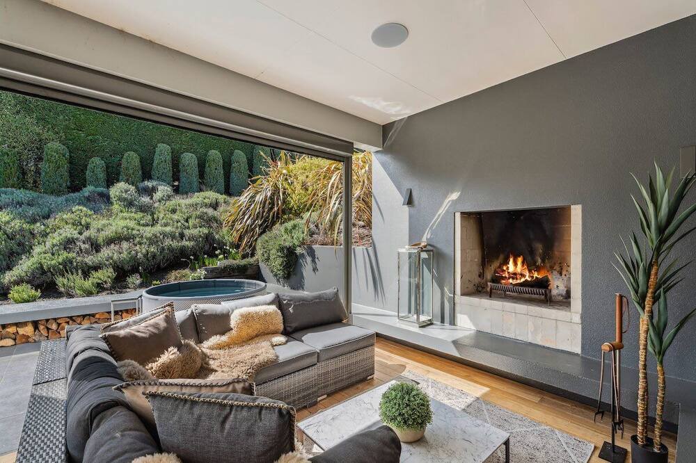 Lake Hayes House | Hawthorne House - Lake Views