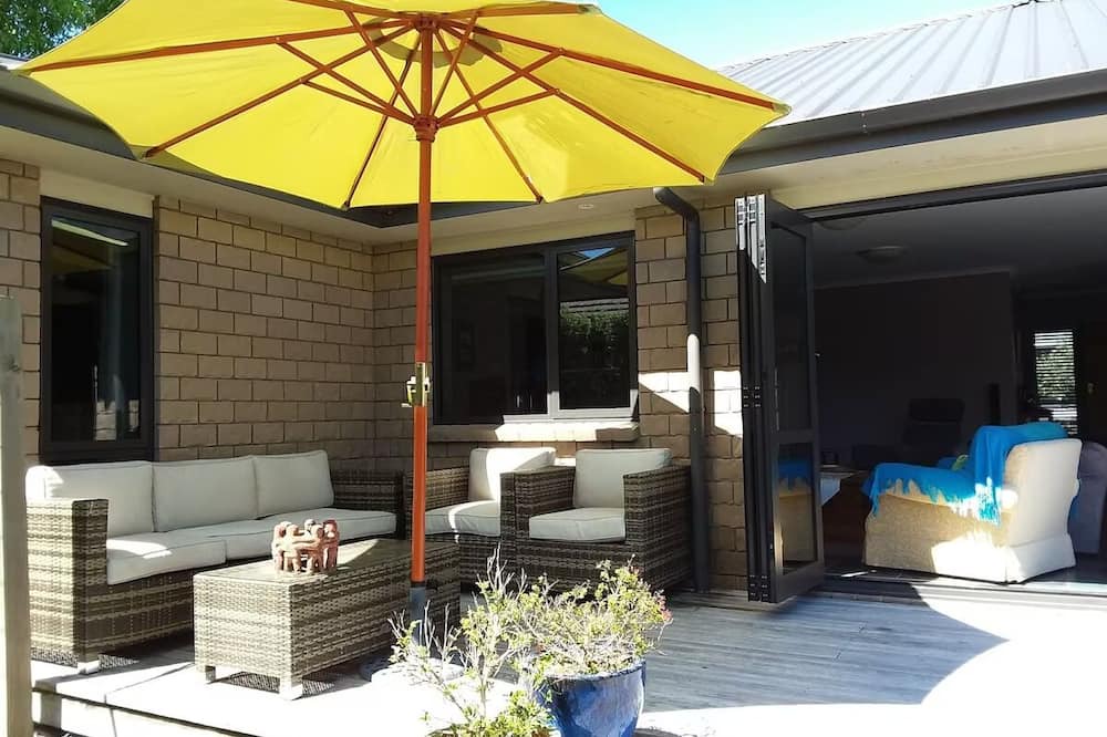 Whakatane House | Top Spot.