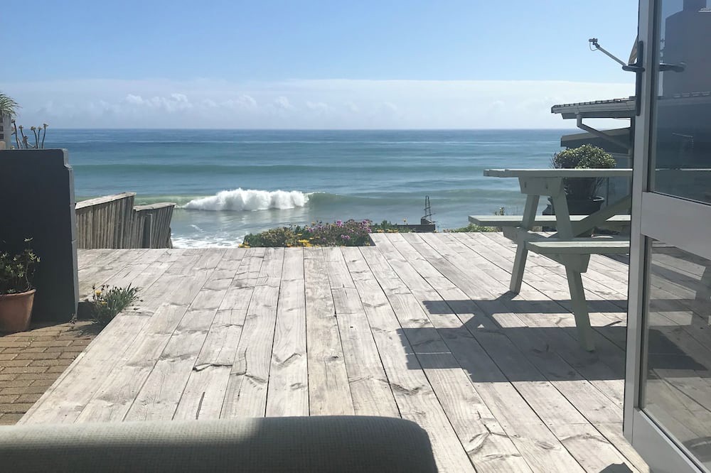 Pukehina House | Beauty on the beach front