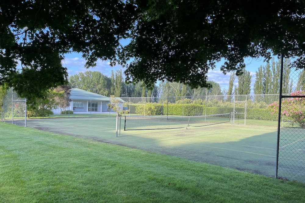 Clive House | House amoungst a vineyard and orchard