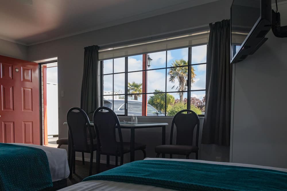 Gisborne Hotel | Bk's Palm Court Motor Lodge