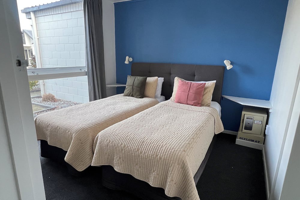 Merivale Hotel | Diplomat Motel