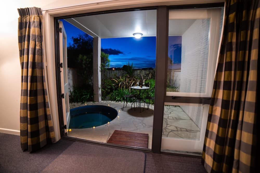 Taupo Hotel | Baycrest Lodge