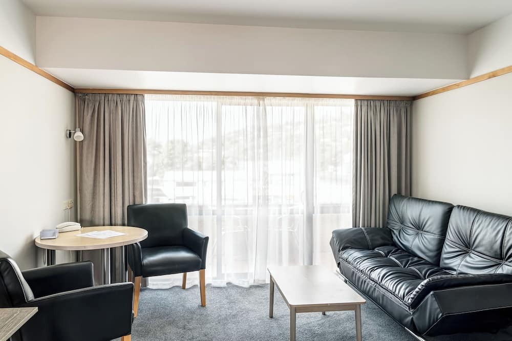 Tahunanui Hotel | The Beachcomber Hotel
