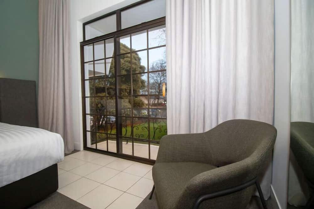 Whanganui Hotel | The Avenue Hotel