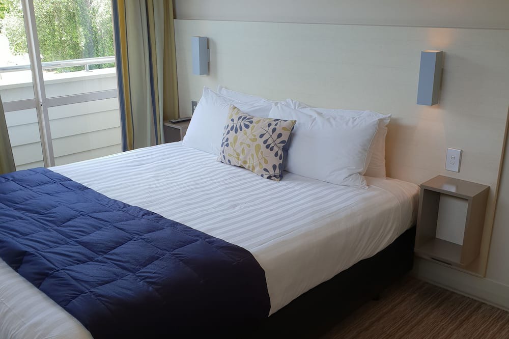 Russell Hotel | Hananui Lodge and Apartments