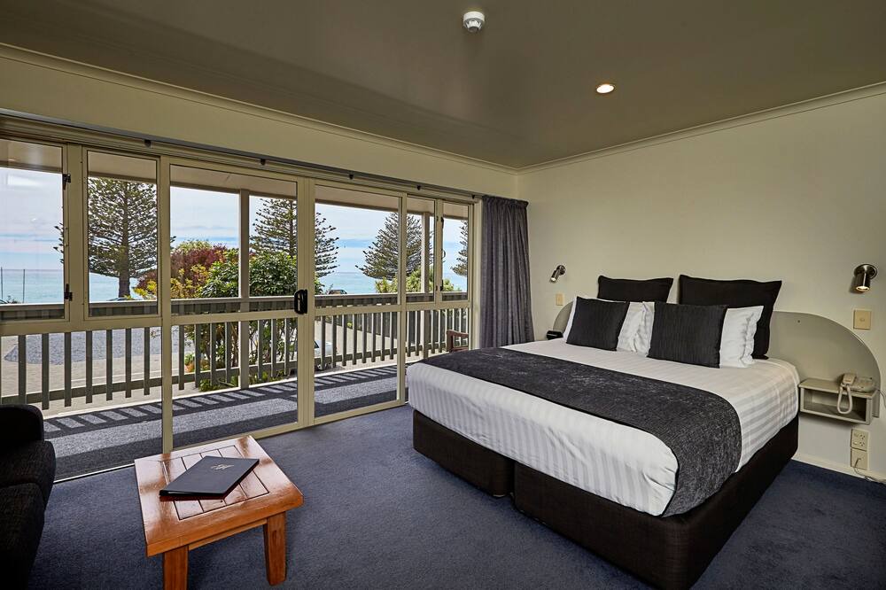 Kaikoura Hotel | The White Morph - Heritage Collection